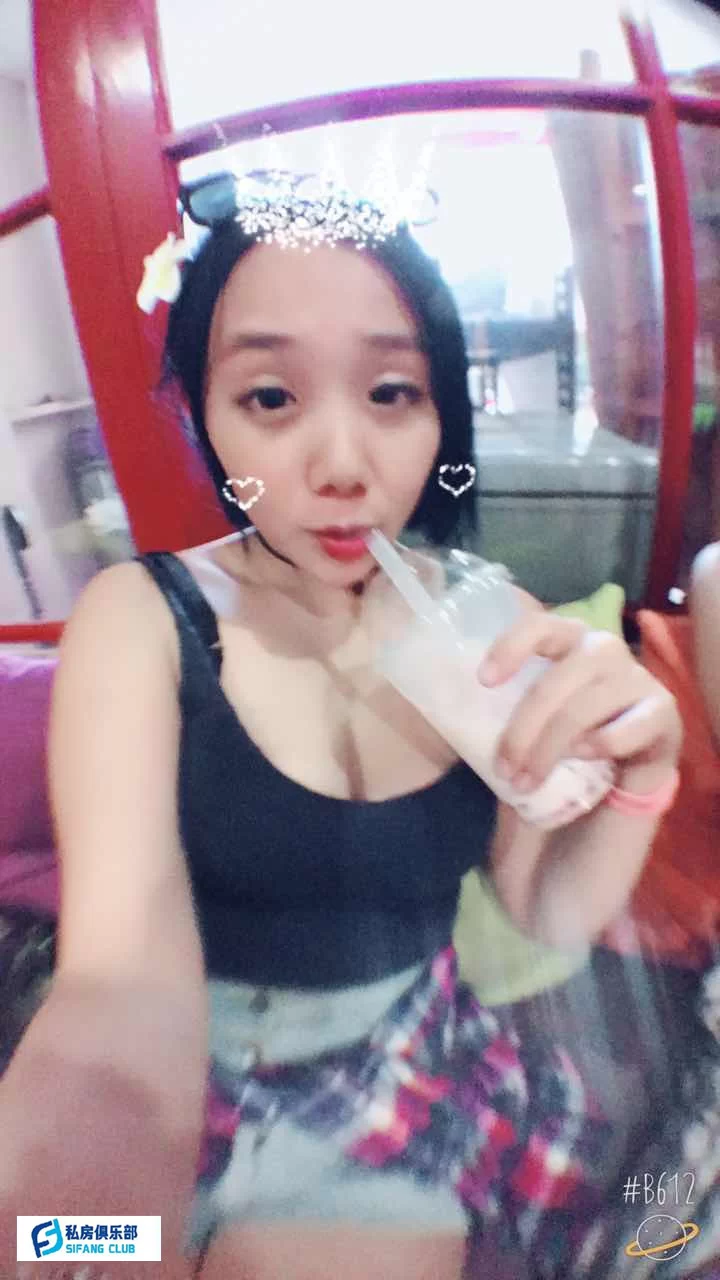 下药迷玩丰满甜美型学生妹射在嘴边 - 细节图1