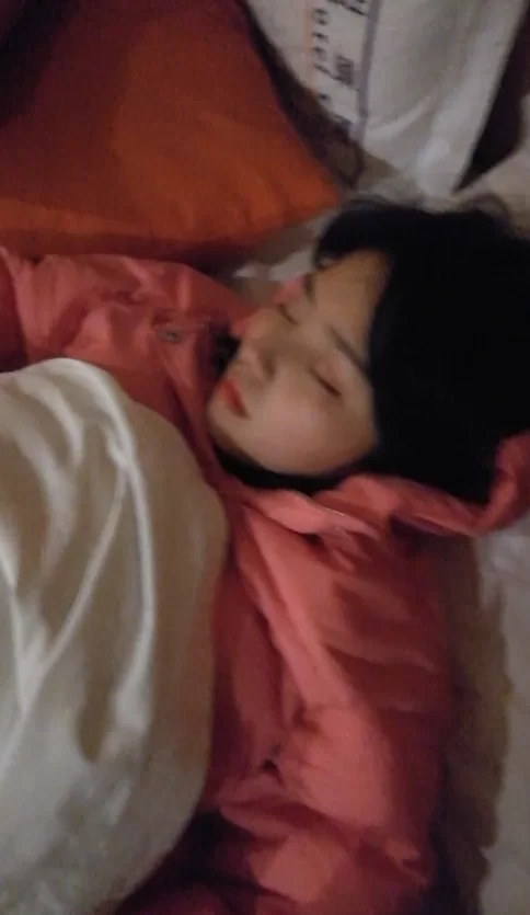 跟大学女友分手前最后一次见面给她下药玩尽兴 - 细节图2