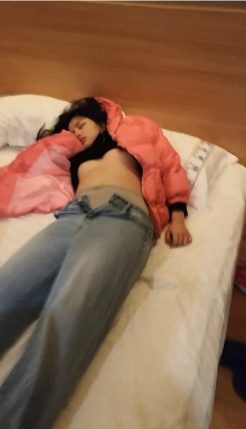 跟大学女友分手前最后一次见面给她下药玩尽兴 - 细节图5