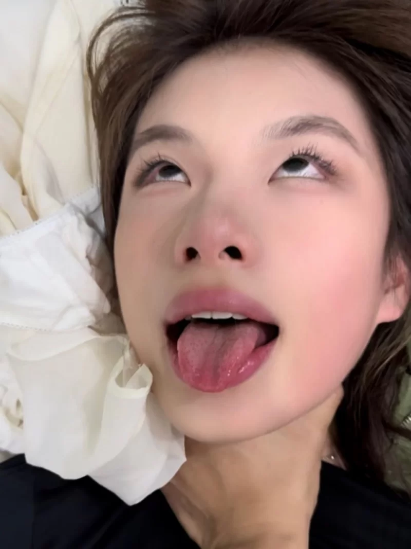 清纯大眼妹白天乖巧可爱晚上却骚得要命主动深喉吞鸡… - 细节图7