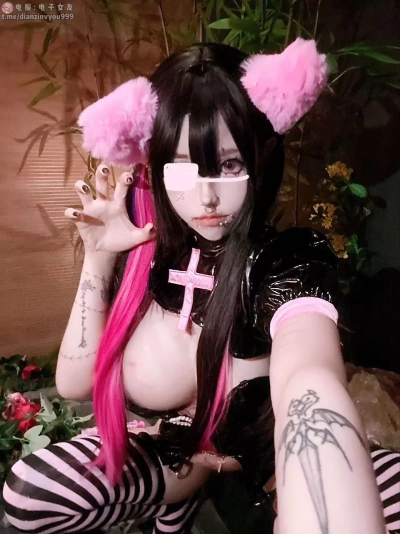 超高颜值巨乳顶颜coser超级反差分舌乳钉阿黑颜大尺度自慰… - 细节图6