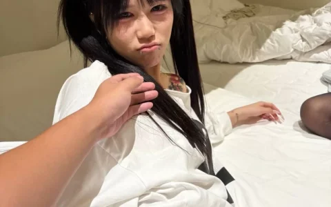白天那酷女孩晚上变极品骚货，双马尾被前后猛插，黑丝... [13V+1G][百度盘]