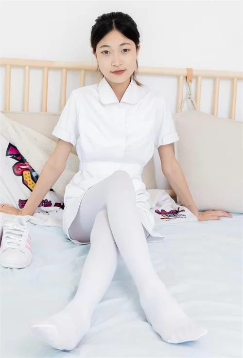 物恋传媒小夏护士制服厚白丝美腿 - 细节图2