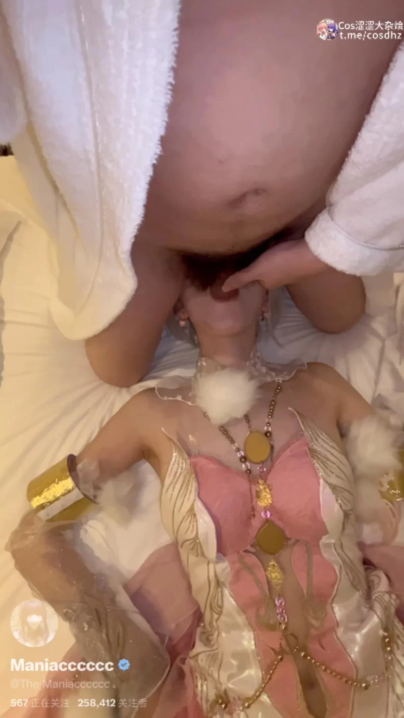 极品COS嫩妹收藏家『Maniacccccc』糊桃 x 小舞极美颜值 白… - 细节图1