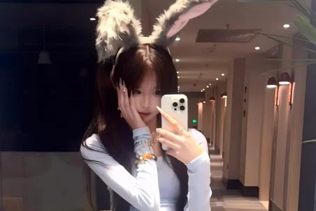 「私拍泄密系列」 超美颜值！小巧身材站在镜子前被哥哥操 - 细节图1