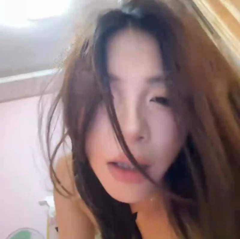 Stripchat高颜值黑丝御姐和黄毛大战掐脖反差性… - 细节图9