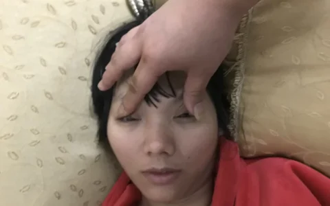 保险的少妇喝点酒下点药玩弄菊花 [1v+980m][百度盘]