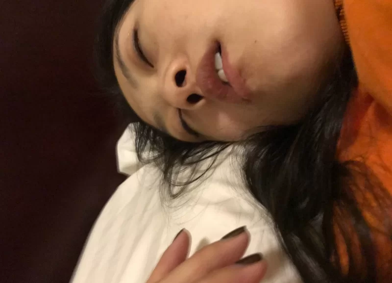 女神级妹子被下药后形象尽毁玩脸翻眼啪啪 - 细节图3
