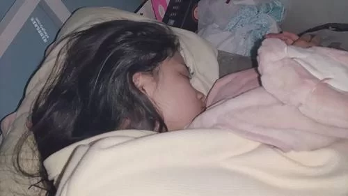 迷奸18岁侄女竟是白虎最后内射 - 细节图2