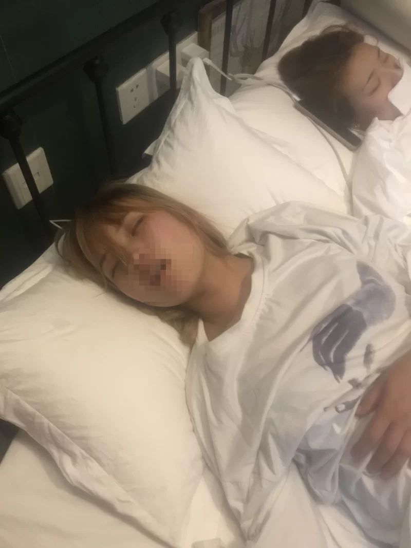 国内原创巨作第二部！美女姐姐被下药后死猪随意玩无知觉 - 细节图1