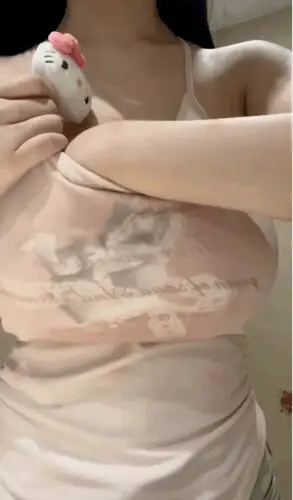 苏苏Suda吖极品巨乳博主单人露点抖奶私拍金主1对1视频 - 细节图4