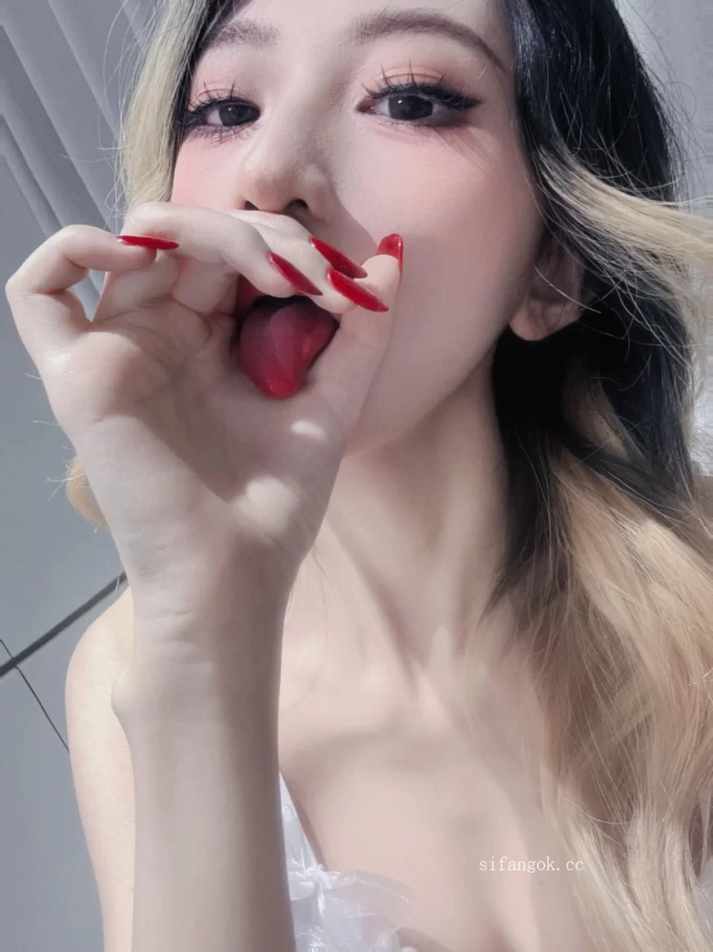 福利姬 欣研宝宝 甜美御萝自拍自慰喷水裸舞长腿诱惑 - 细节图9