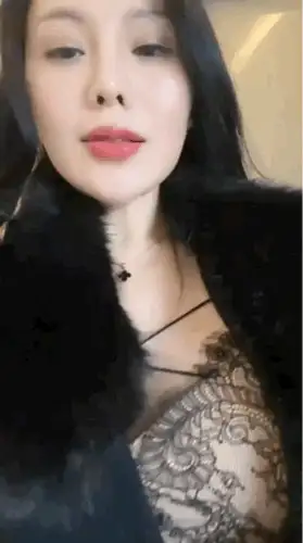 姚夫人抖音60W粉丝风骚大奶熟女付费定制1裸聊露点 - 细节图4