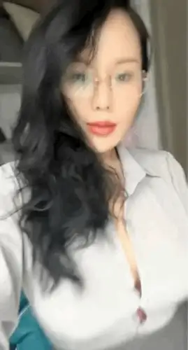 姚夫人抖音60W粉丝风骚大奶熟女付费定制1裸聊露点 - 细节图5