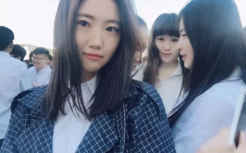 1+1极品美女 推荐其中一位单纯女学生 [1v+1.46G][百度盘]