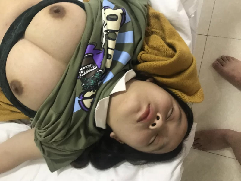 00年巨乳小妹下药变死猪玩弄内射 - 细节图3