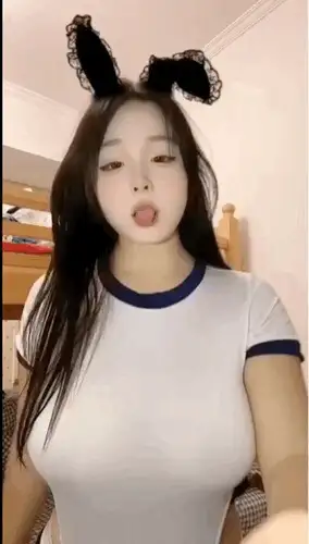 兔子不乖哦纯天然童颜巨乳嫩妹露脸甩奶大摆锤一对大白… - 细节图5