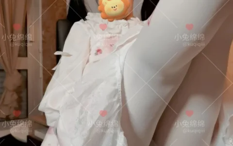 推特福利姬【小兔绵绵】甜美萝莉自慰手指猛插粉嫩白虎穴 [6v+99p+168M][百度盘]