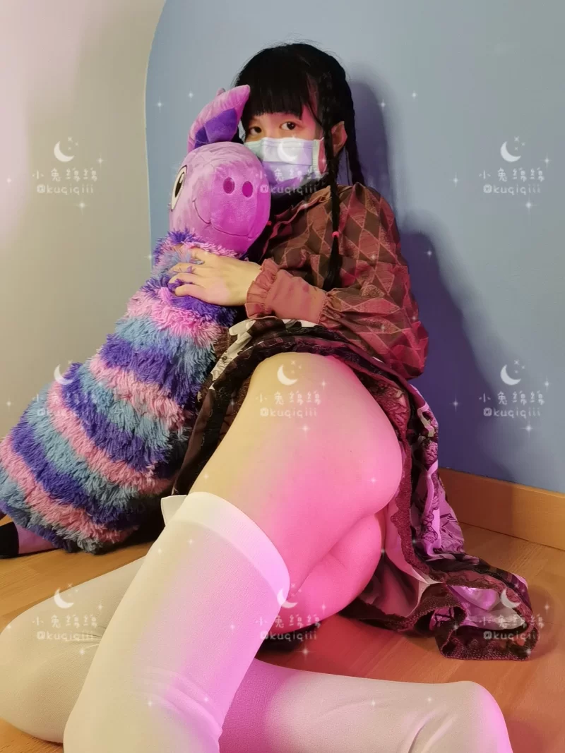 福利姬甜美萝莉自慰手指猛插粉嫩白虎穴 - 细节图9