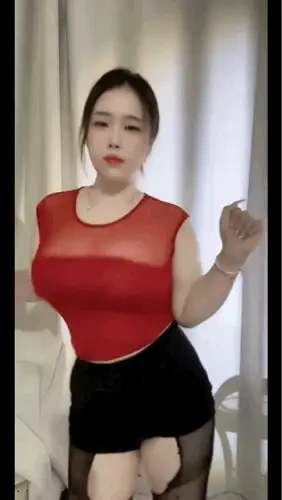 半枝桃大奶BBW穿黑丝红透上衣骚舞乱伦姐姐直播诱惑 [25V+416MB]
