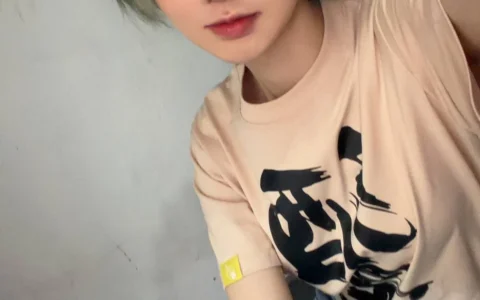 超高颜值985TS【怡华】福利 比女人还美的Coser穿校服黑丝极致诱惑 [17v+81p+817M]