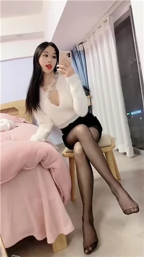快手重磅65W粉大V 小萌子 与大哥们疯狂啪啪 自慰私摄流出！ - 细节图3